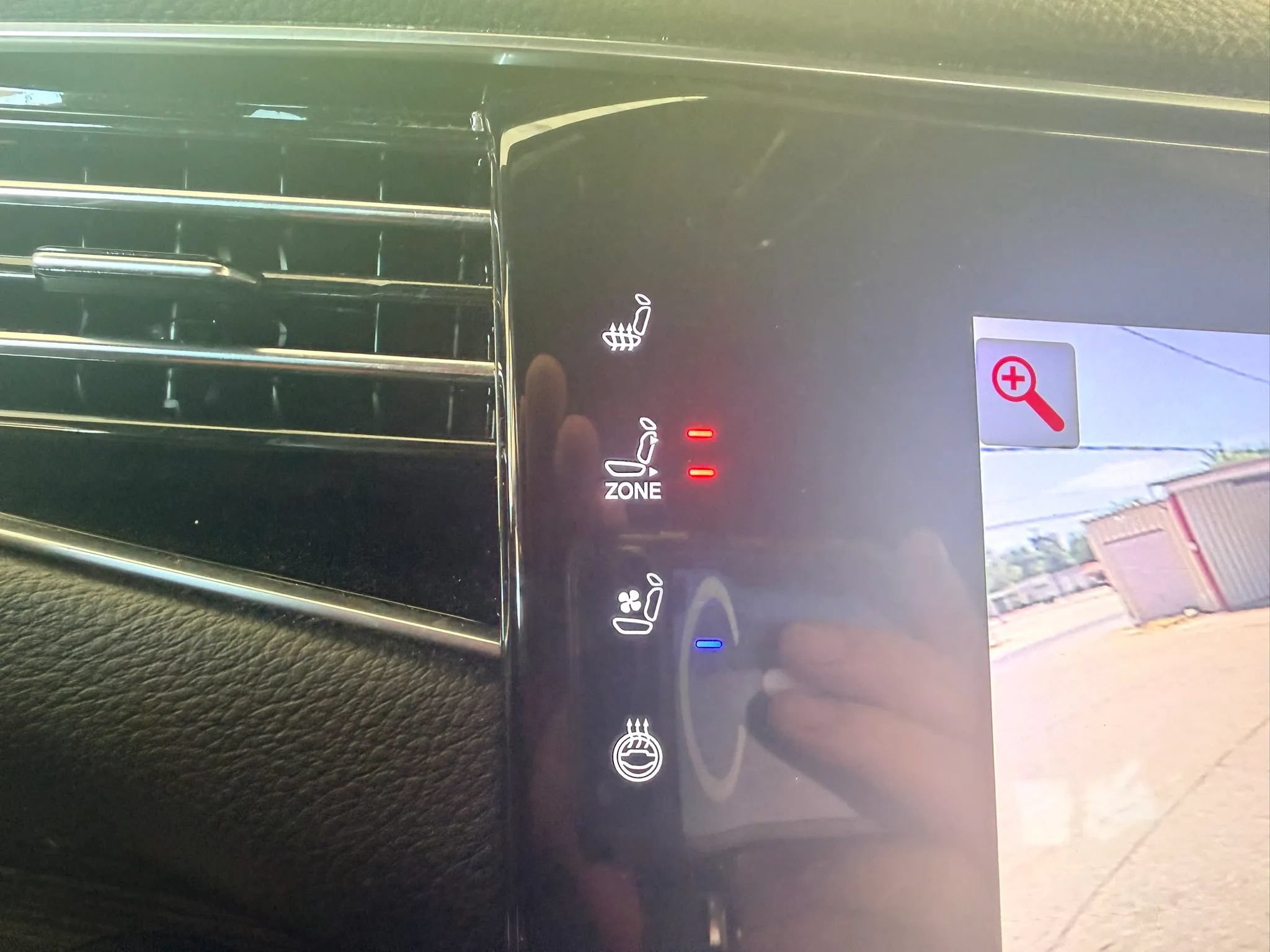 Used 2024 Jeep Wagoneer L Series II RWD image 15