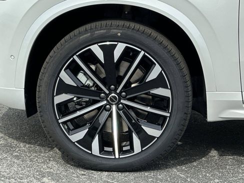 New 2025 Volvo XC90 T8 Plus w/ Protection Package Premier image 25