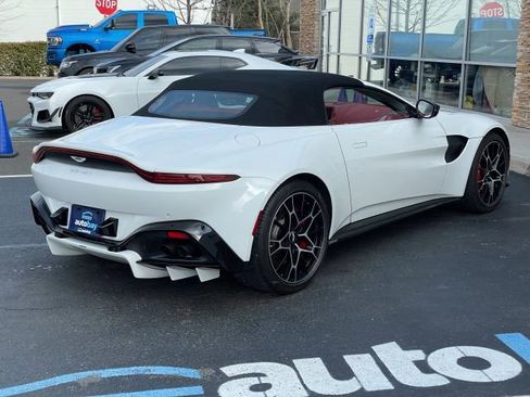 Used 2021 Aston Martin V8 Vantage Roadster image 10