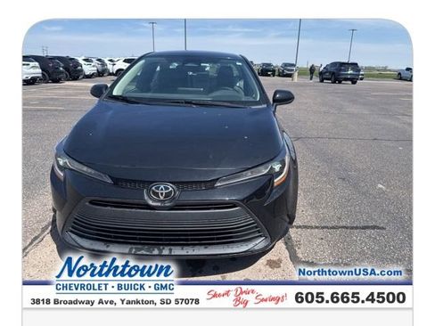 Used 2023 Toyota Corolla LE FWD image 3