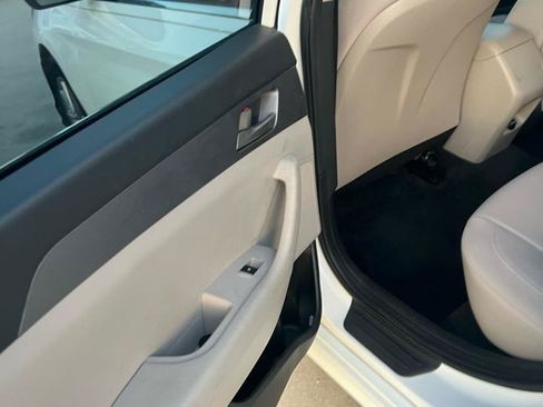 Used 2018 Hyundai Sonata SE FWD image 9