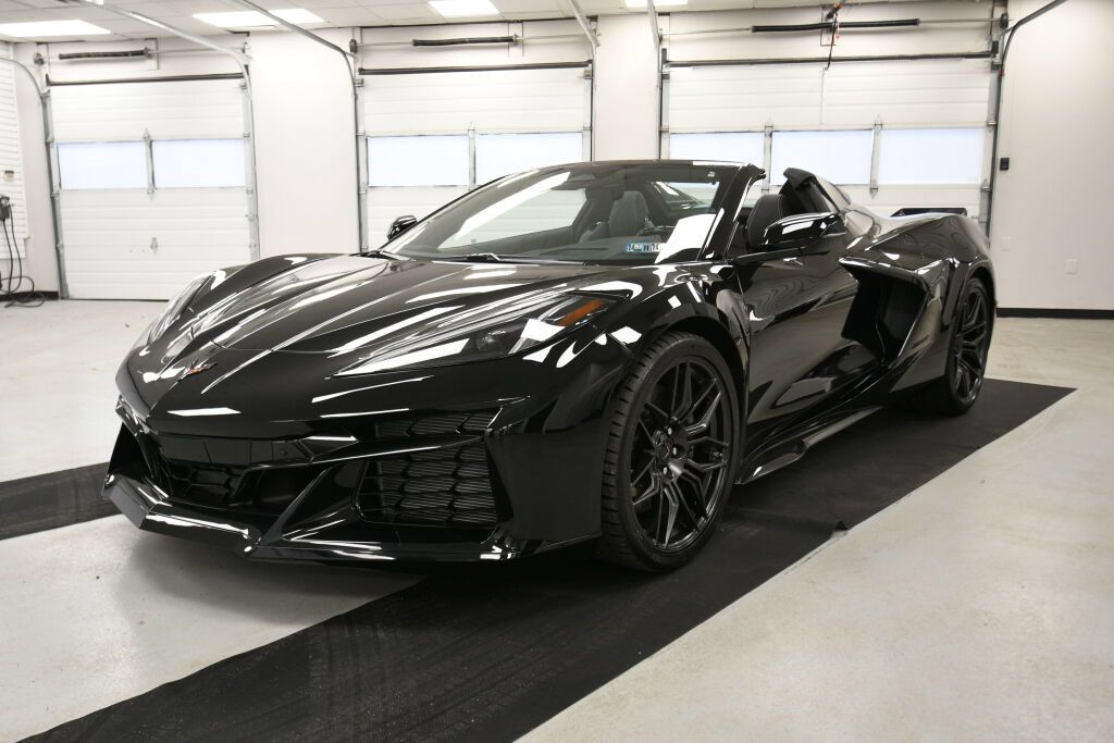 Used 2024 Chevrolet Corvette Z06 RWD image 3
