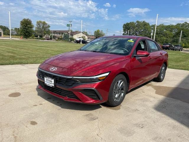 Used 2024 Hyundai Elantra Blue FWD image 2