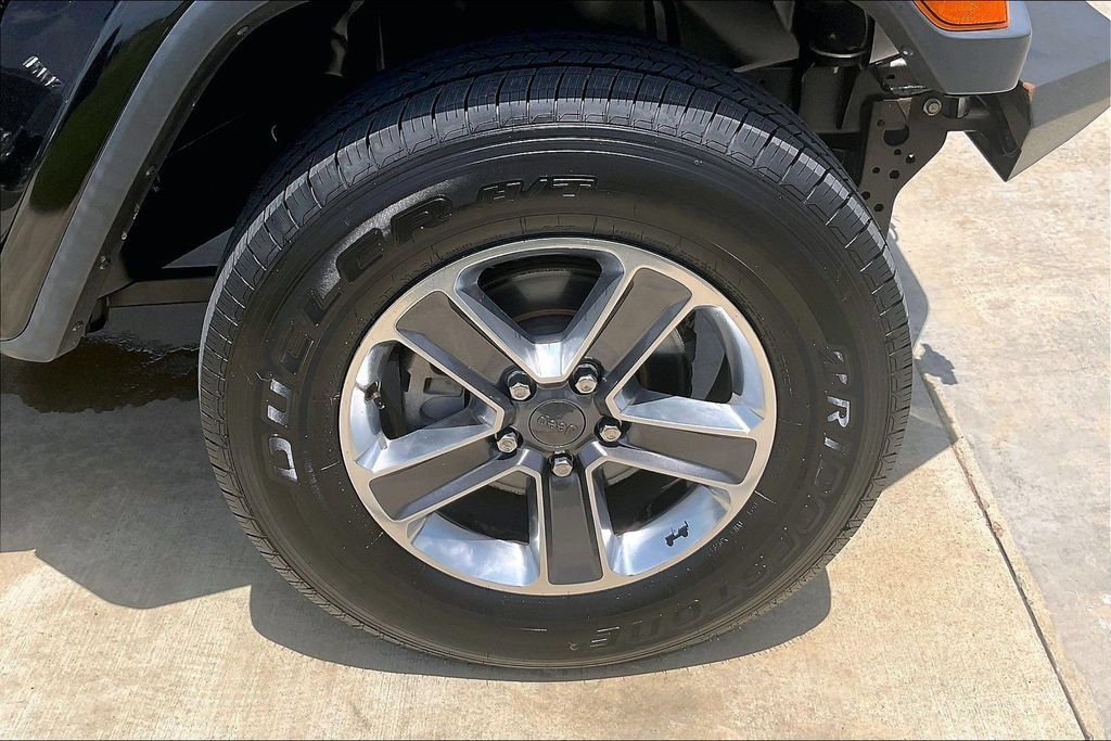 Used 2020 Jeep Wrangler Unlimited Sahara AWD/4WD image 8