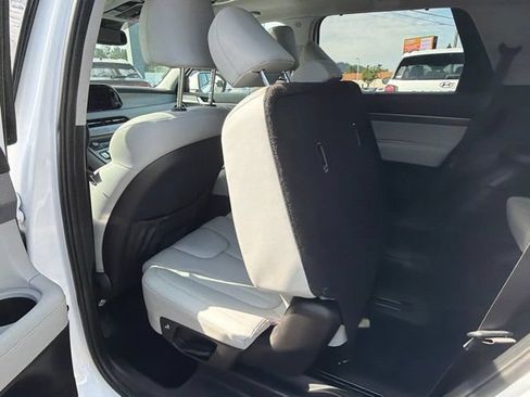 Used 2022 Hyundai Palisade SEL w/ 8P Bench Seat Package FWD image 17