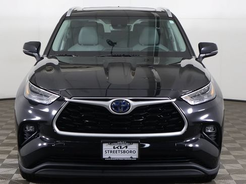 Used 2022 Toyota Highlander XLE AWD/4WD image 12
