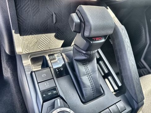 Used 2024 Toyota Tacoma TRD Off-Road image 28