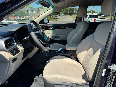 Used 2020 Kia Sorento LX FWD image 13