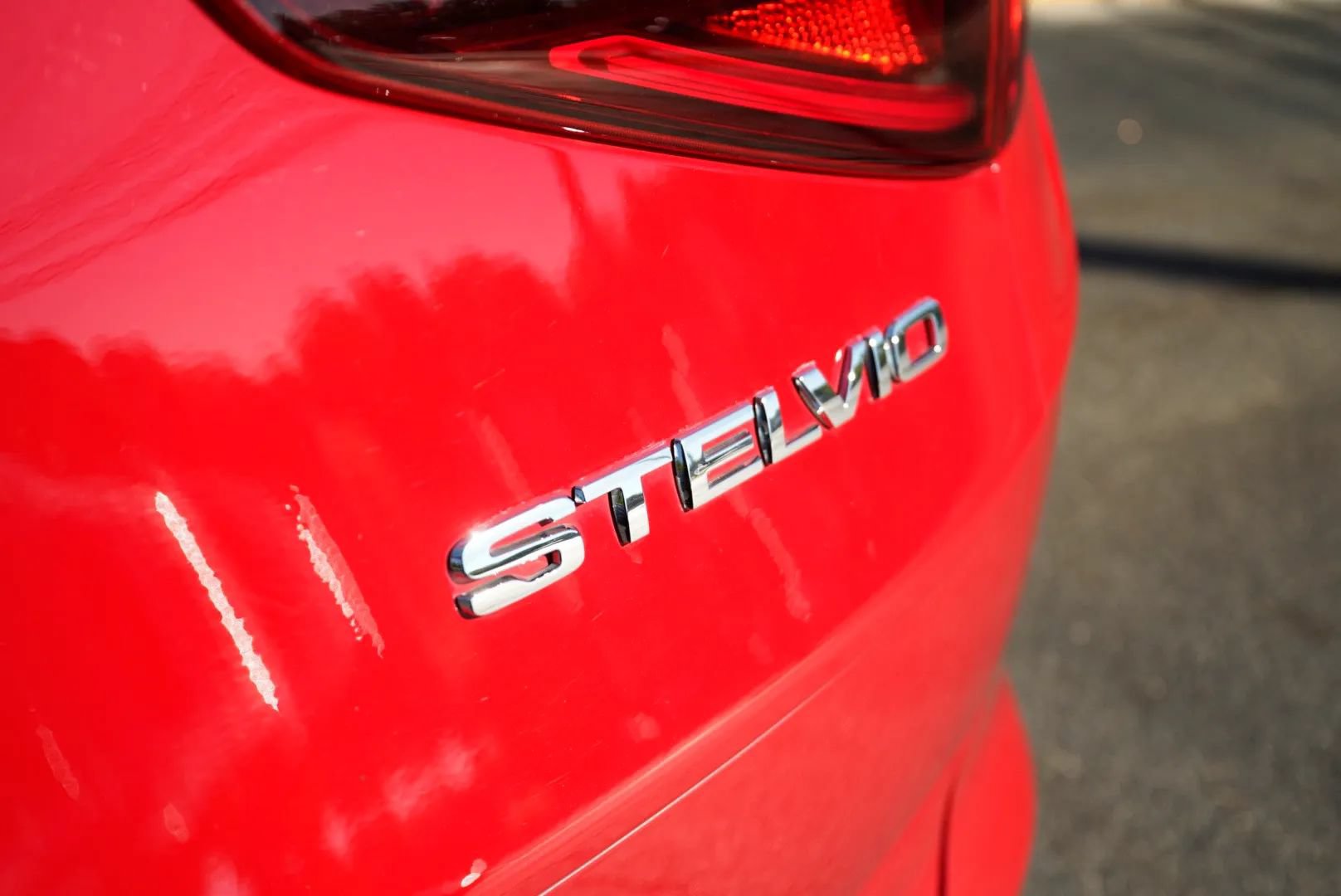 Used 2022 Alfa Romeo Stelvio Ti AWD/4WD image 12