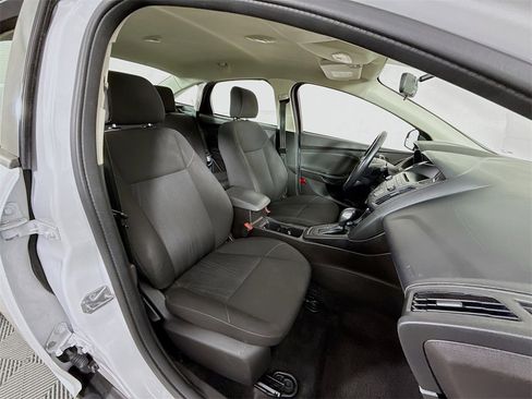 Used 2017 Ford Focus SE w/ Cold Weather Package image 30