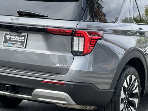 Used 2025 Ford Explorer Platinum w/ LUX Leather Package image 7
