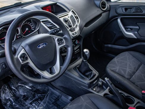 Used 2013 Ford Fiesta SE w/ Moon & Mood Pkg image 16