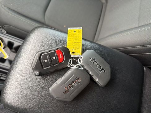 Used 2022 Jeep Wrangler Willys image 25