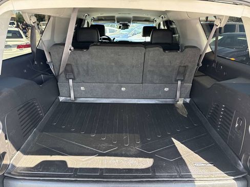 Used 2015 Chevrolet Suburban LT RWD image 13