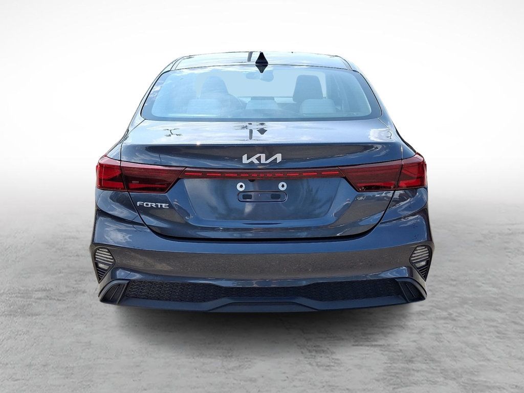 Used 2023 Kia Forte LXS w/ LXS Technology Package FWD image 4