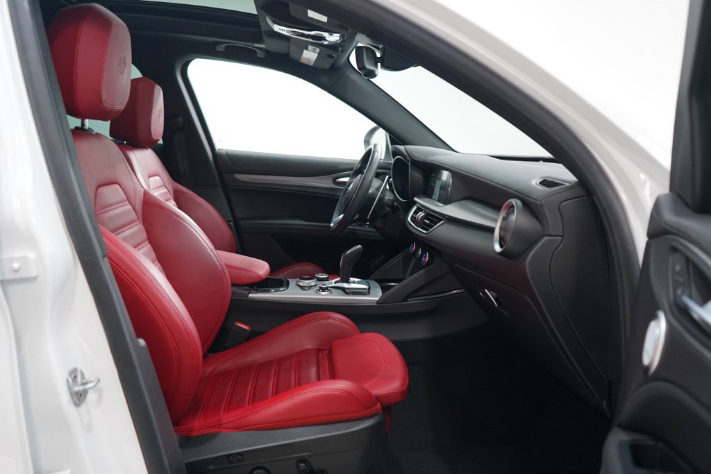 Used 2024 Alfa Romeo Stelvio Veloce AWD/4WD image 14