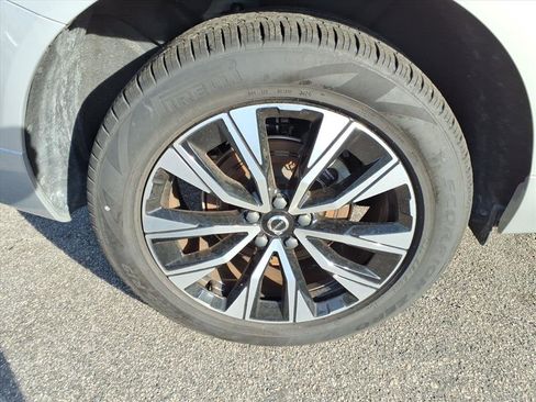 Certified 2025 Volvo XC60 B5 Plus image 7