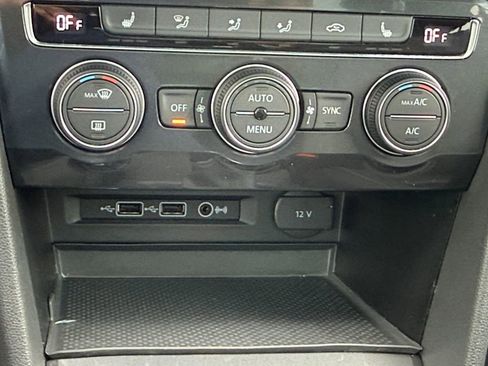 Used 2018 Volkswagen Tiguan SEL AWD/4WD image 16