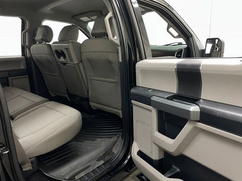 Used 2016 Ford F150 XLT image 36