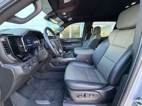 Used 2024 Chevrolet Silverado 1500 ZR2 w/ Technology Package AWD/4WD image 18