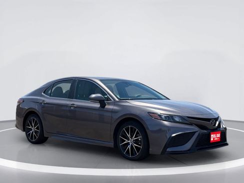 Used 2023 Toyota Camry SE FWD image 8