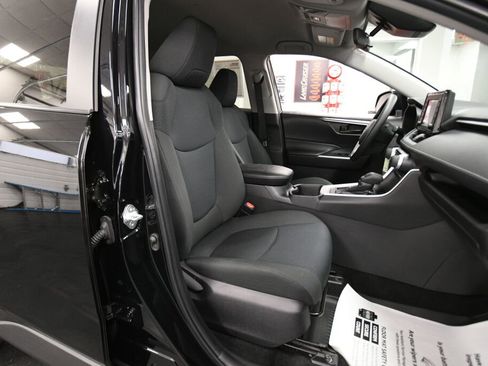 Certified 2022 Toyota RAV4 LE image 26