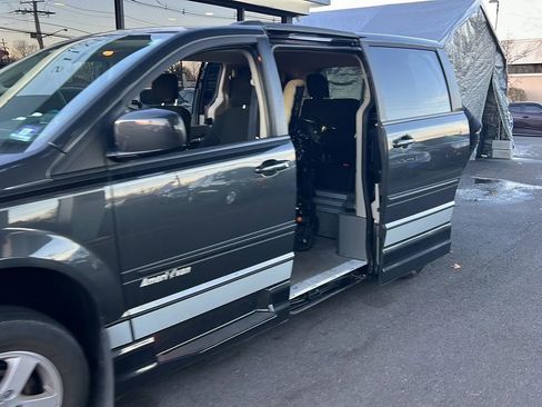 Used 2011 Dodge Grand Caravan Mainstreet w/ PWR Convenience Group image 3