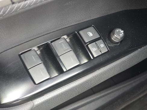 Used 2025 Toyota Camry SE image 13