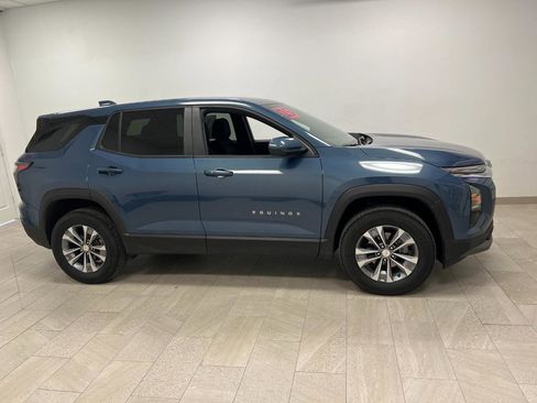 Used 2025 Chevrolet Equinox LT image 3