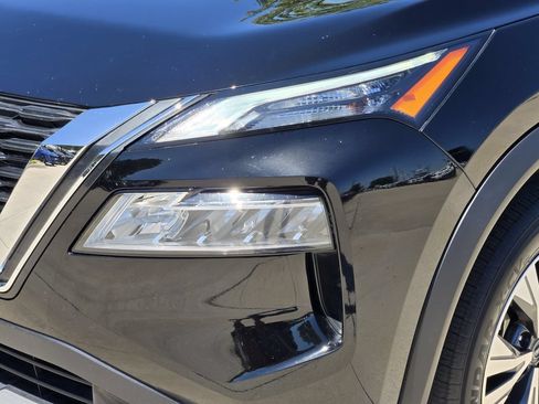 Used 2022 Nissan Rogue SV w/ SV Premium Package FWD image 15
