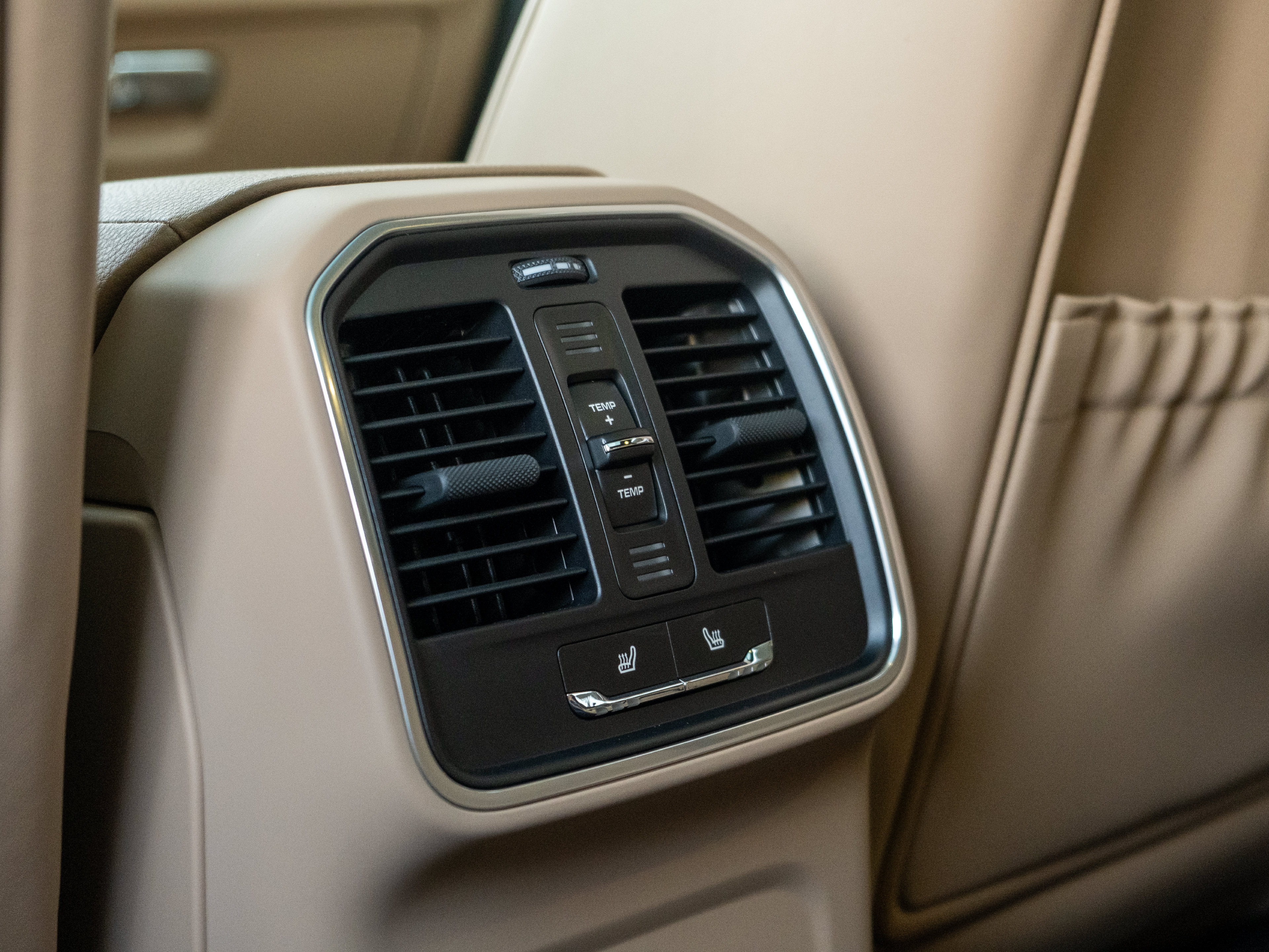 Certified 2026 Porsche Macan AWD/4WD image 38