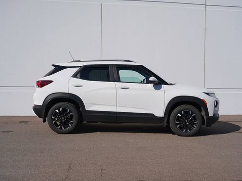 Used 2023 Chevrolet TrailBlazer LT w/ Convenience Package image 2