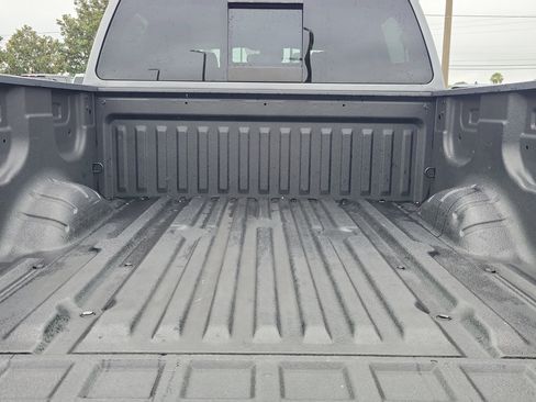 Used 2021 Nissan Titan SV w/ SV Convenience Package image 11