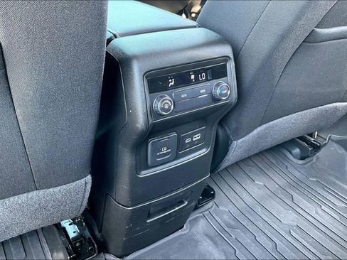 Used 2023 GMC Acadia SLE w/ Driver Convenience Package image 10