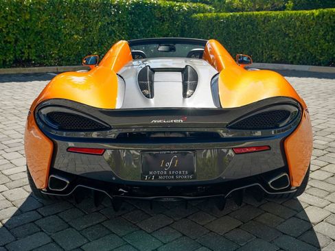 Used 2018 McLaren 570S Spider image 21