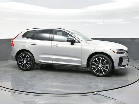 Used 2025 Volvo XC60 B5 Plus AWD/4WD image 8