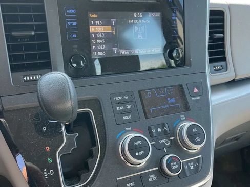 Used 2017 Toyota Sienna L FWD image 13
