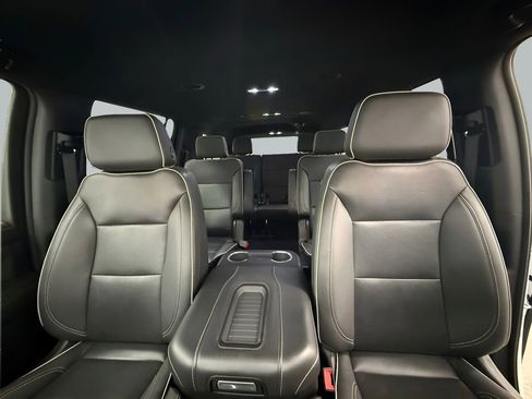 Used 2023 Chevrolet Suburban Premier image 14