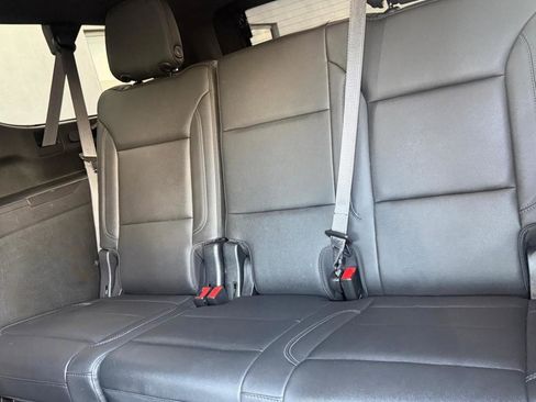 Used 2021 Chevrolet Suburban LT RWD image 21