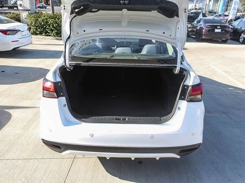 Used 2020 Nissan Versa S FWD image 33