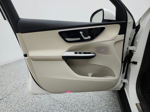 Used 2024 Mercedes-Benz GLC 300 image 12