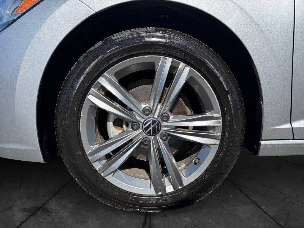 Used 2024 Volkswagen Jetta SE FWD image 14