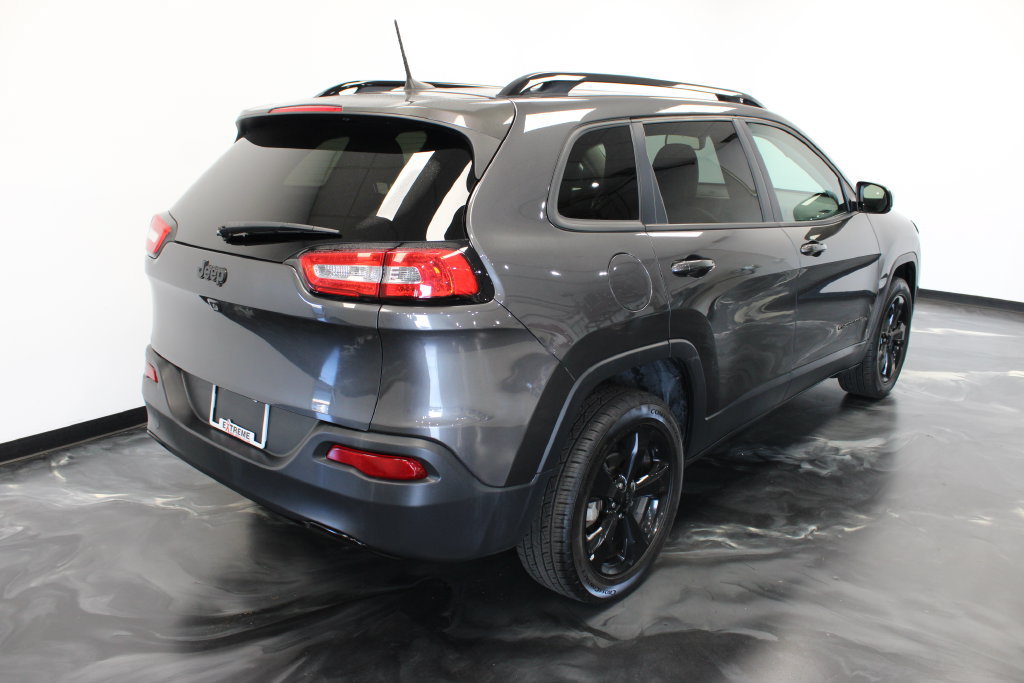 Used 2017 Jeep Cherokee Limited FWD image 23
