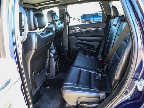 Used 2017 Jeep Grand Cherokee Limited image 18