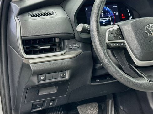 Used 2026 Toyota Grand Highlander AWD image 17