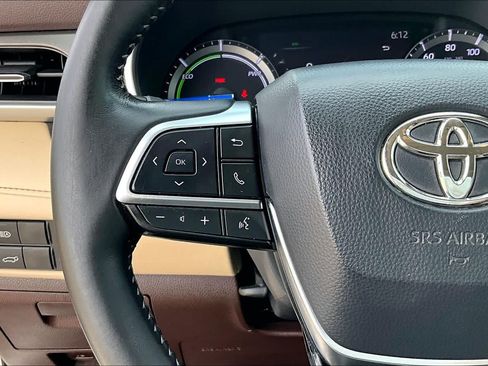 Used 2020 Toyota Highlander XLE FWD image 24