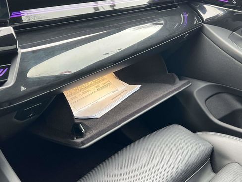 Used 2024 BMW 530i xDrive w/ Premium Package image 37