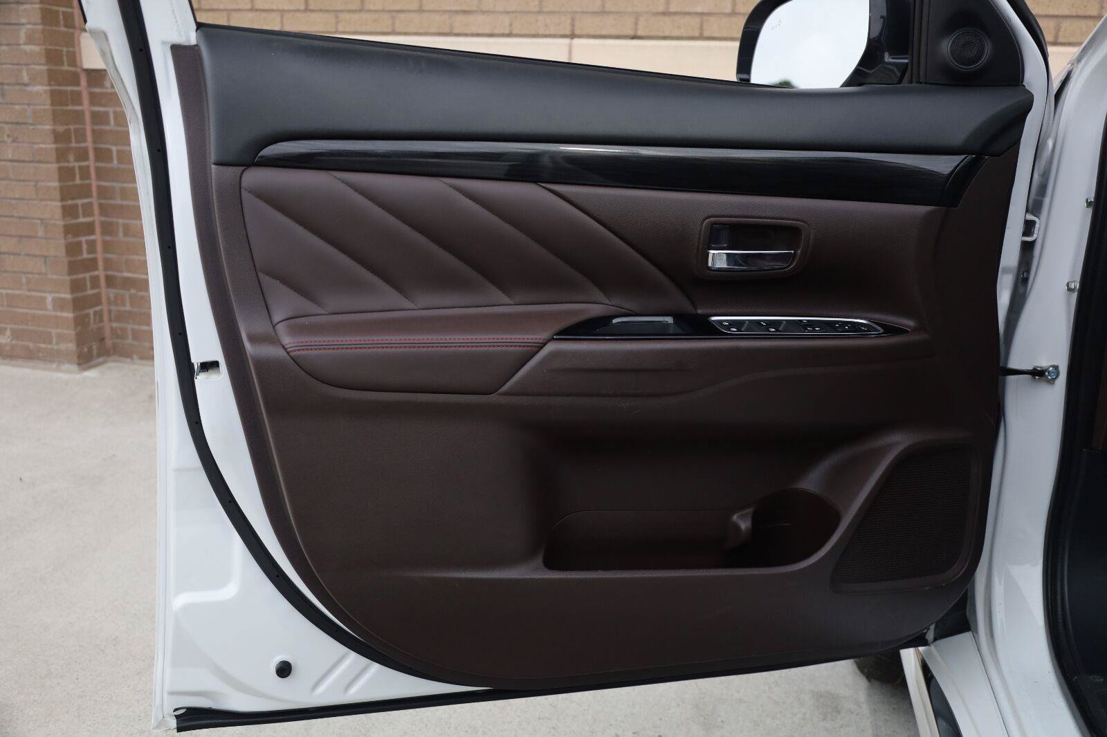 Used 2018 Mitsubishi Outlander GT AWD/4WD image 15