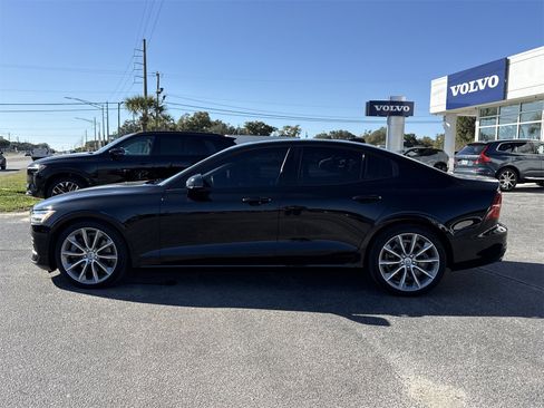 Used 2020 Volvo S60 T6 Momentum image 2