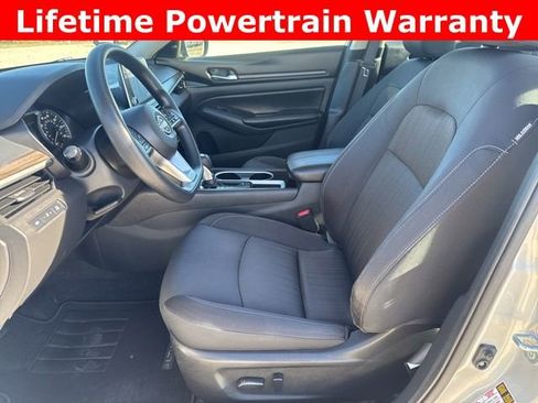 Used 2024 Nissan Altima 2.5 SV image 2